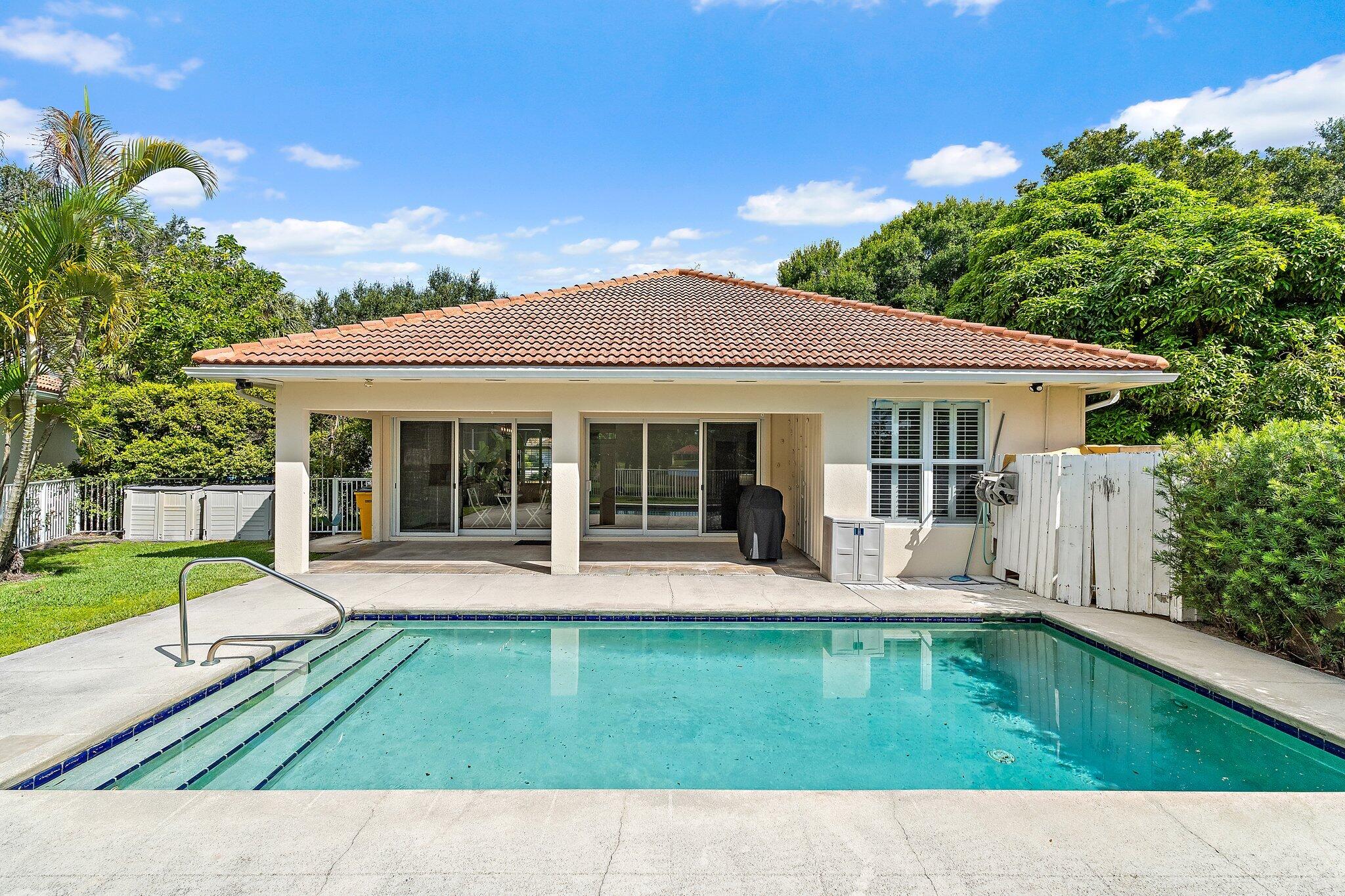 216 E Tall Oaks Circle