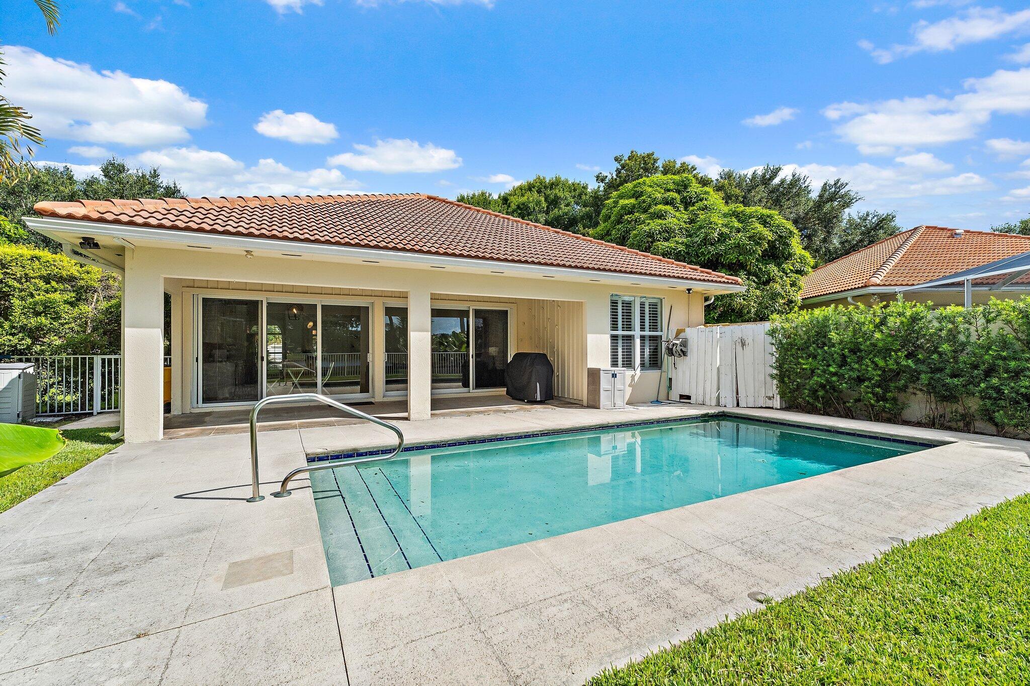 216 E Tall Oaks Circle