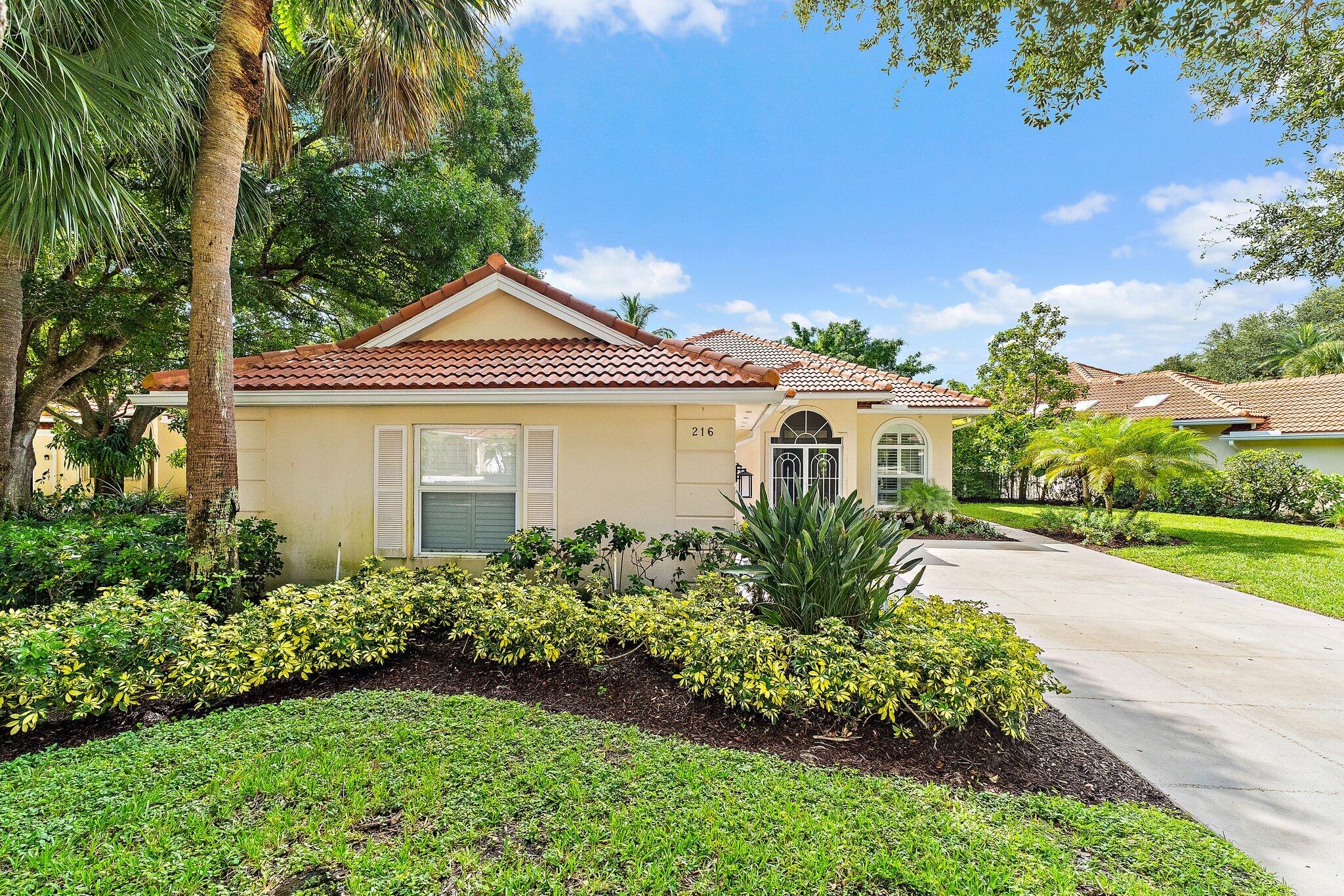 216 E Tall Oaks Circle