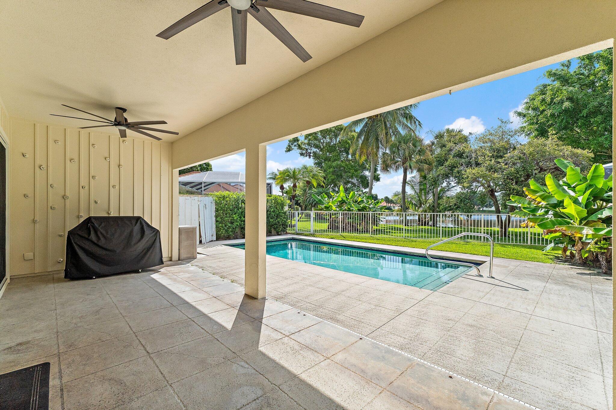 216 E Tall Oaks Circle