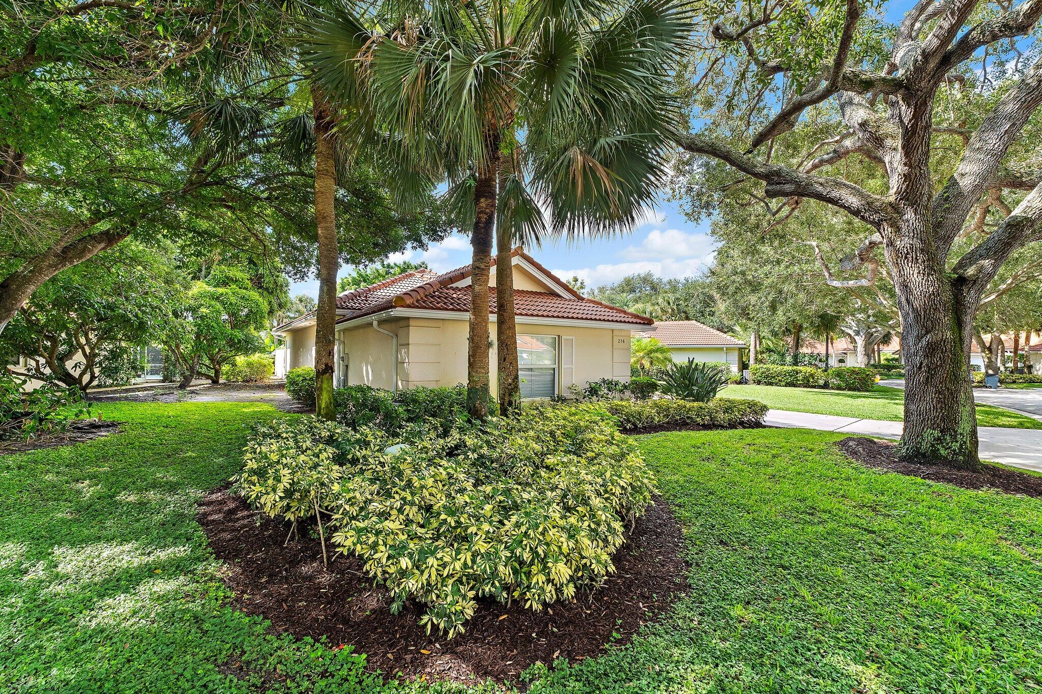 216 E Tall Oaks Circle