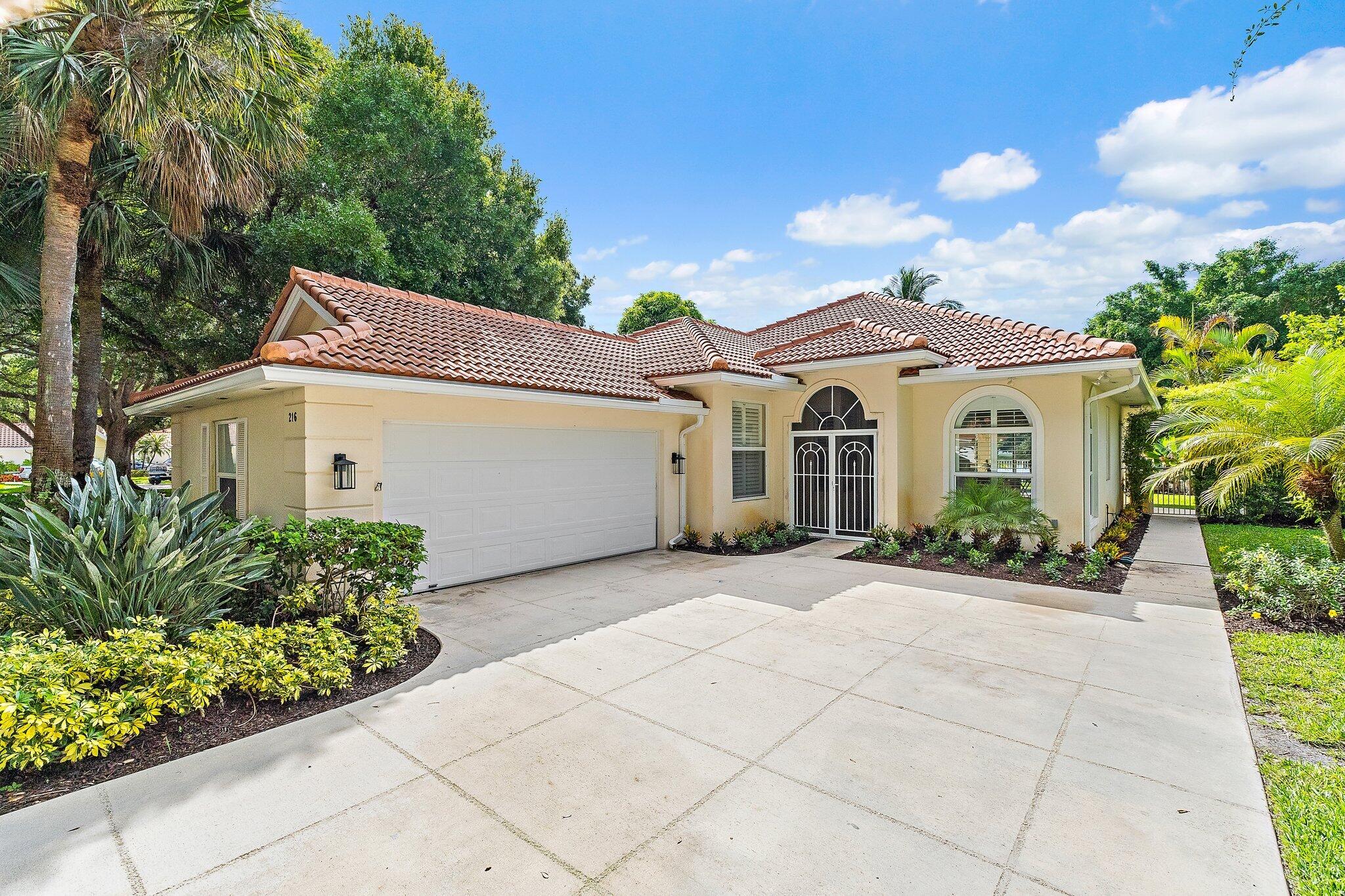 216 E Tall Oaks Circle
