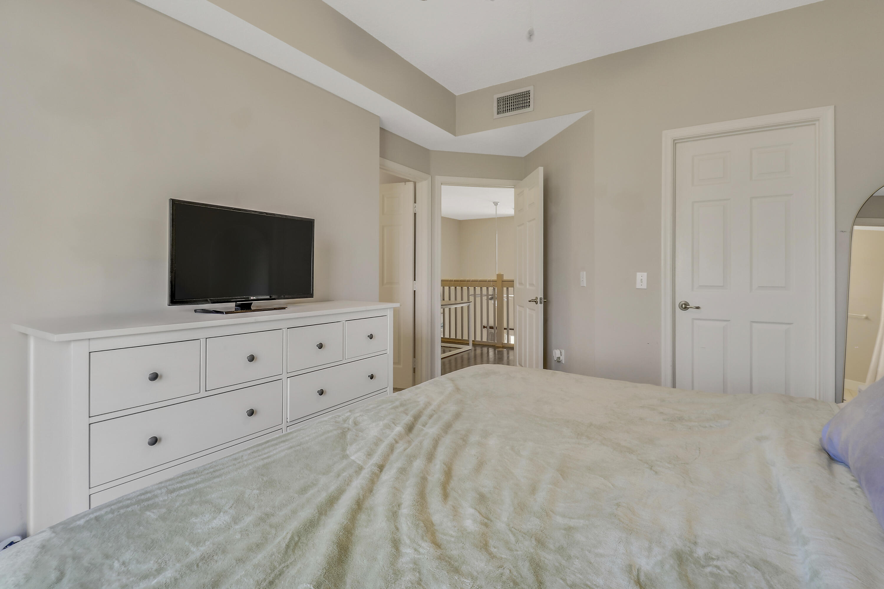 1152 University Boulevard 22