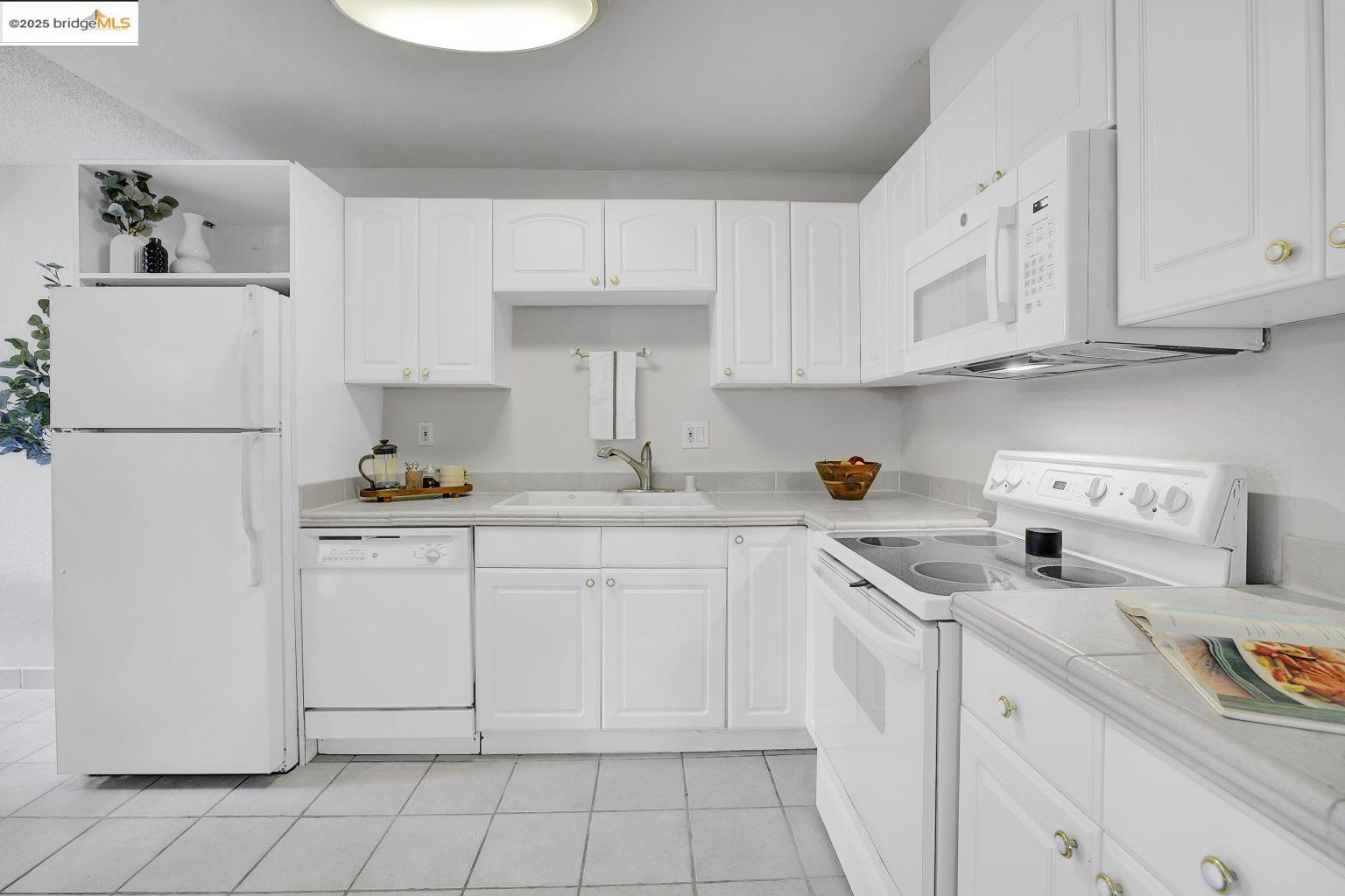 466 Crescent St # 115