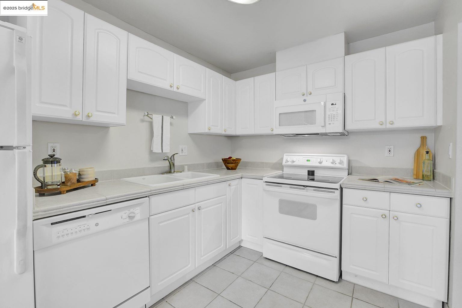 466 Crescent St # 115