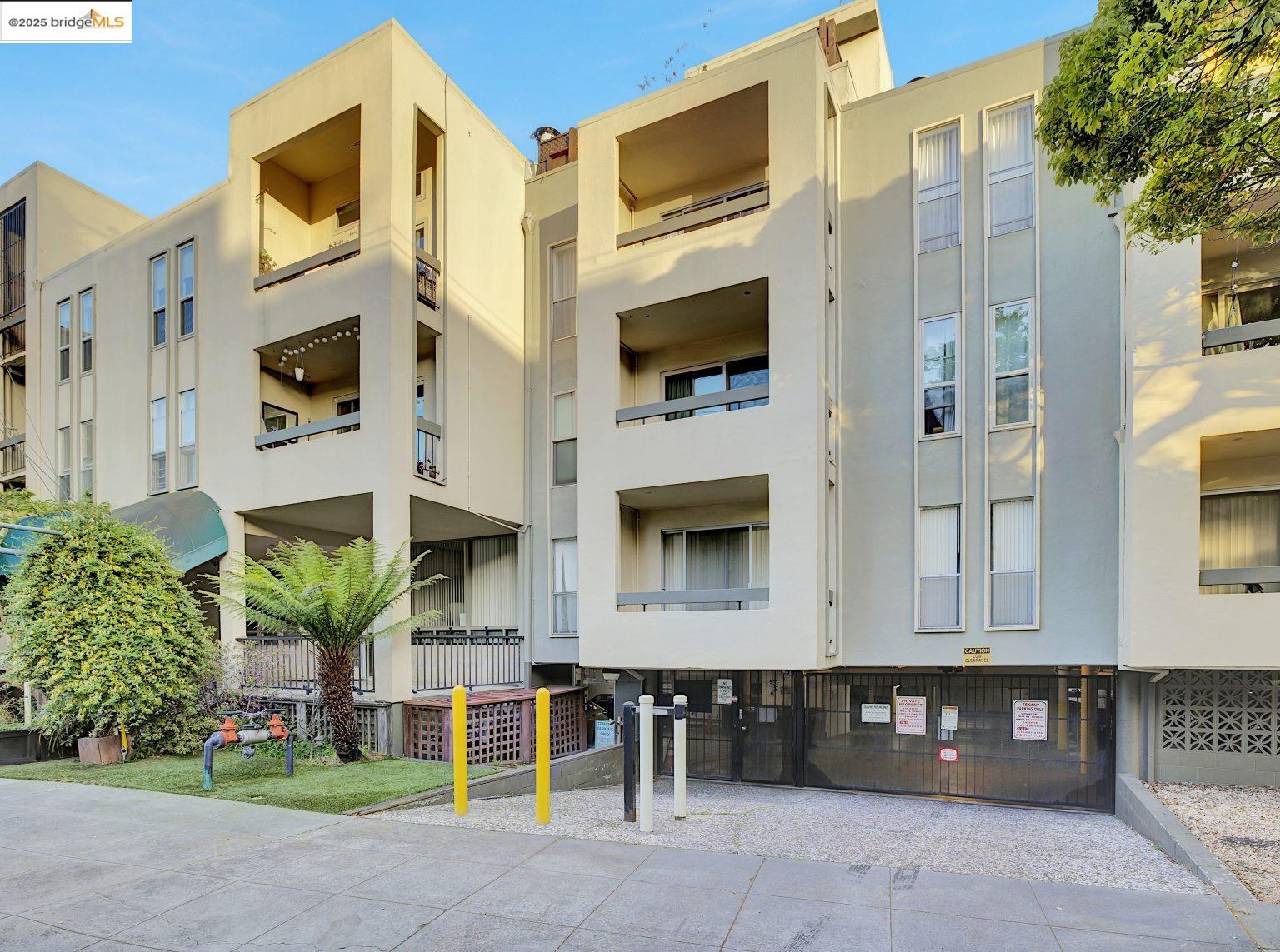 466 Crescent St # 115