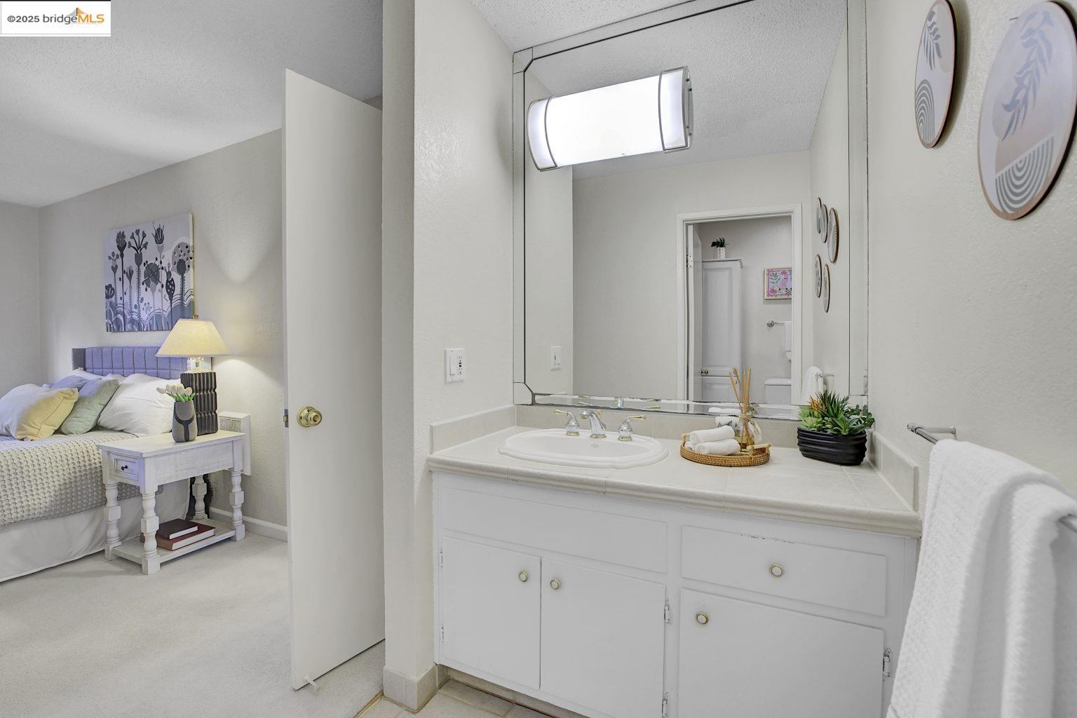 466 Crescent St # 115