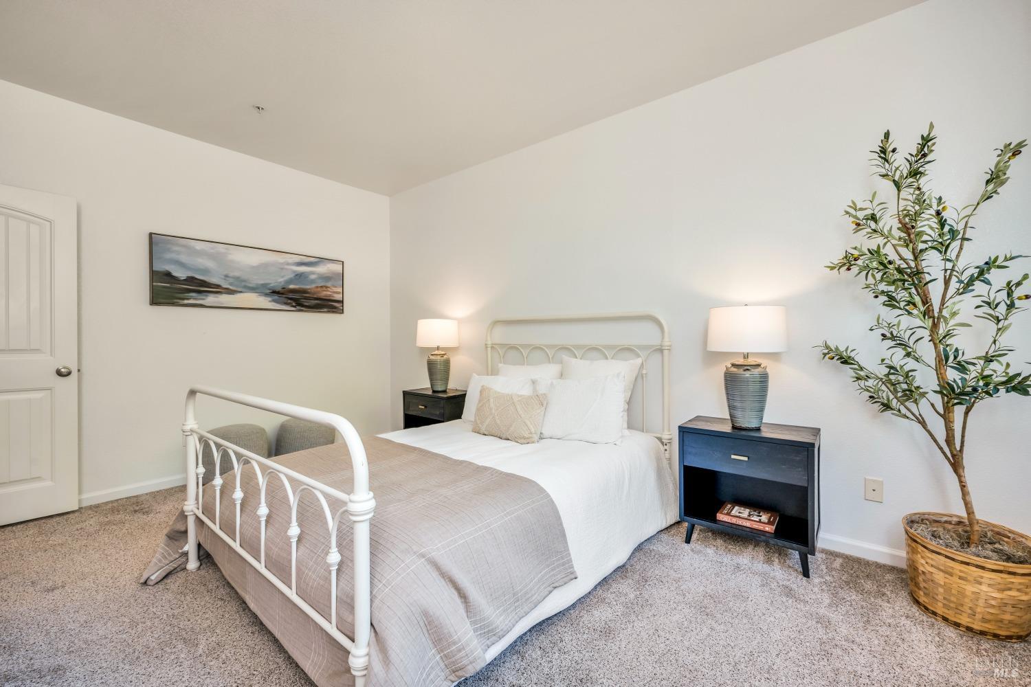 190 Healdsburg Ave #C