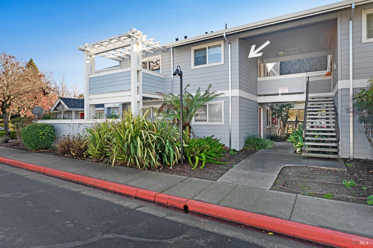 225 Burt St #35