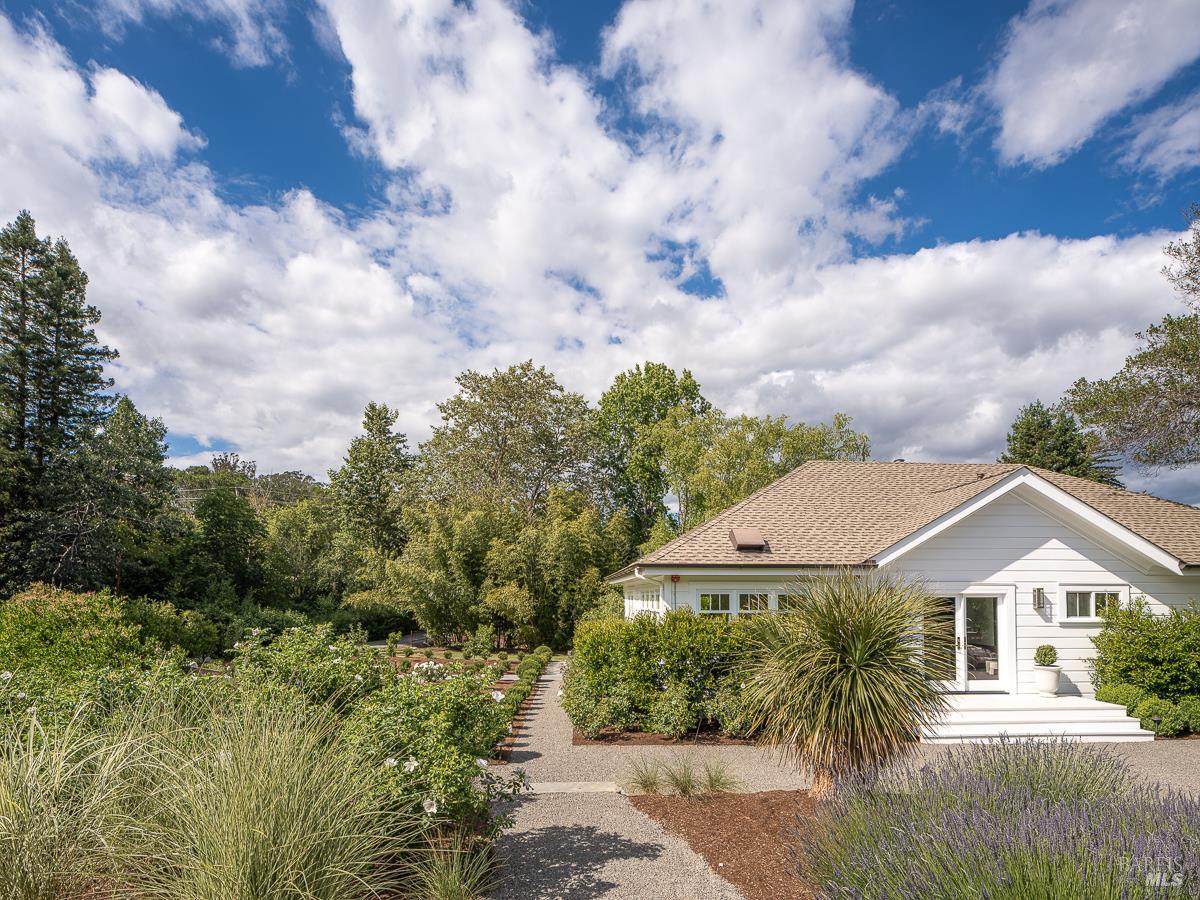 555 Magnolia Avenue