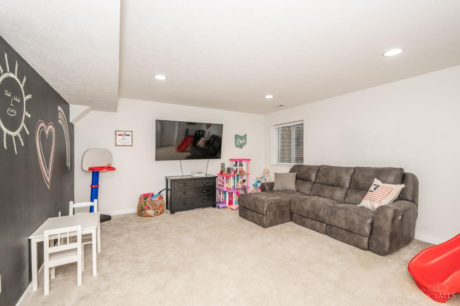 1742 Amberwood Way