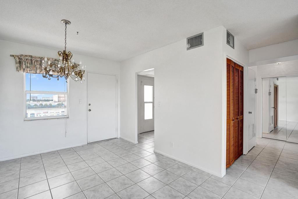 2555 NE 11th St 804