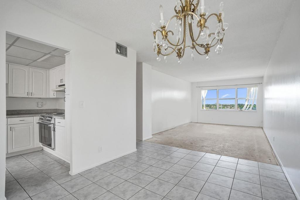 2555 NE 11th St 804