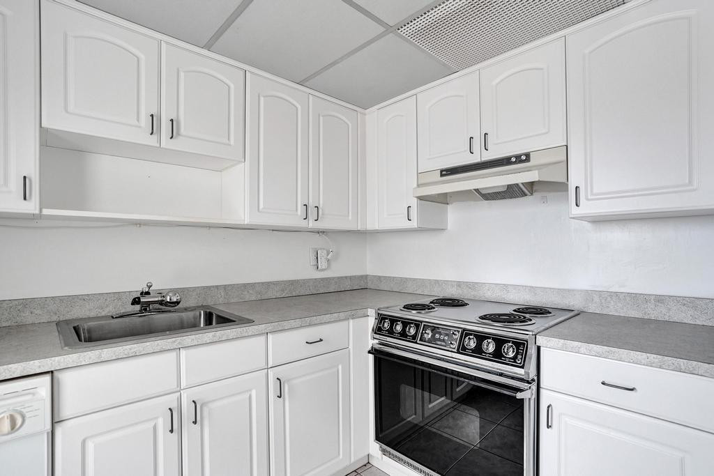 2555 NE 11th St 804