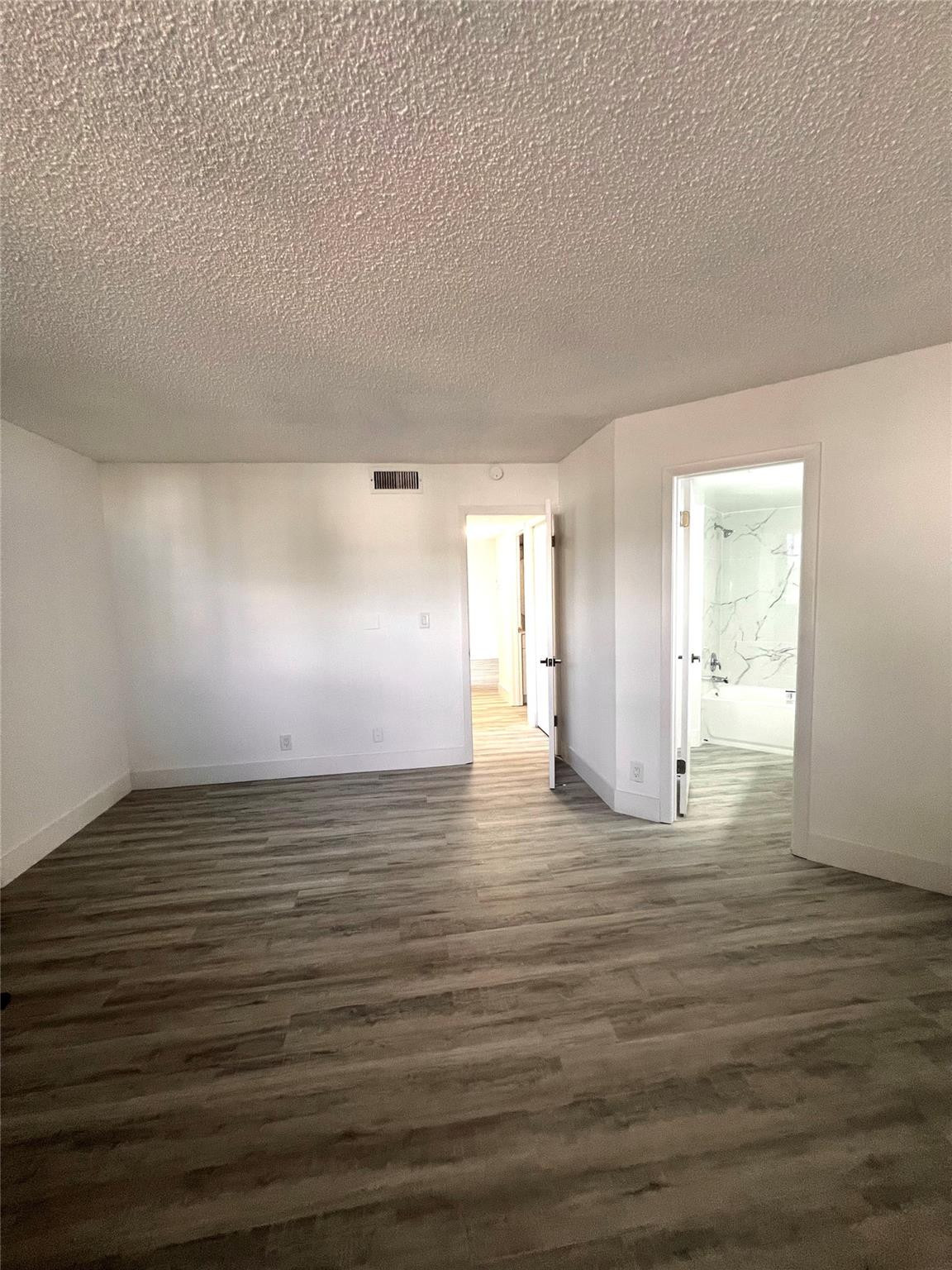 214 Lake Pointe Dr 103