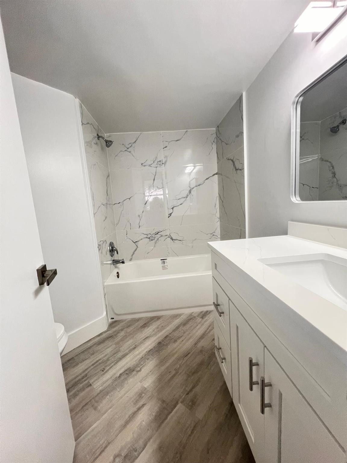 214 Lake Pointe Dr 103