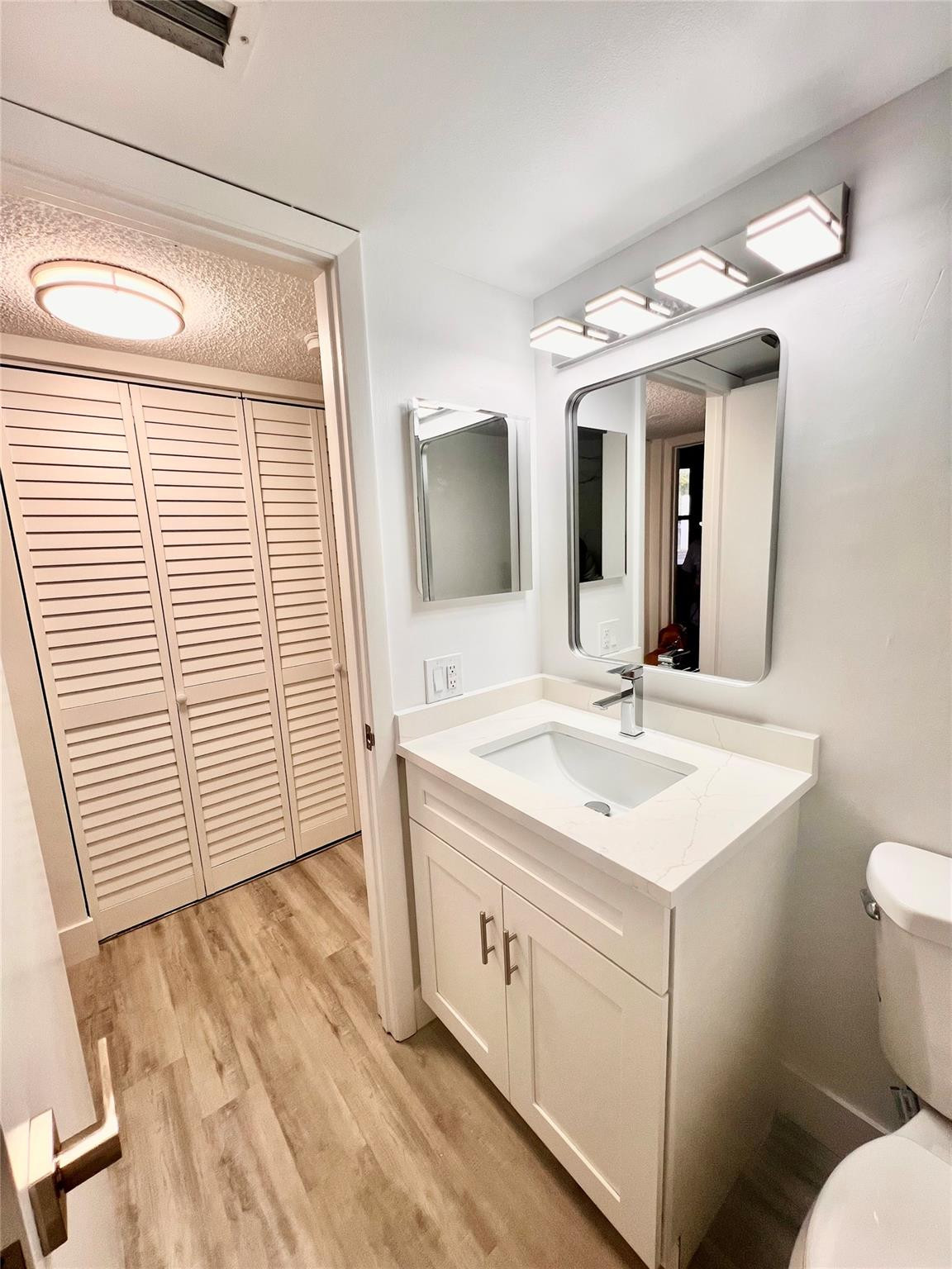 214 Lake Pointe Dr 103