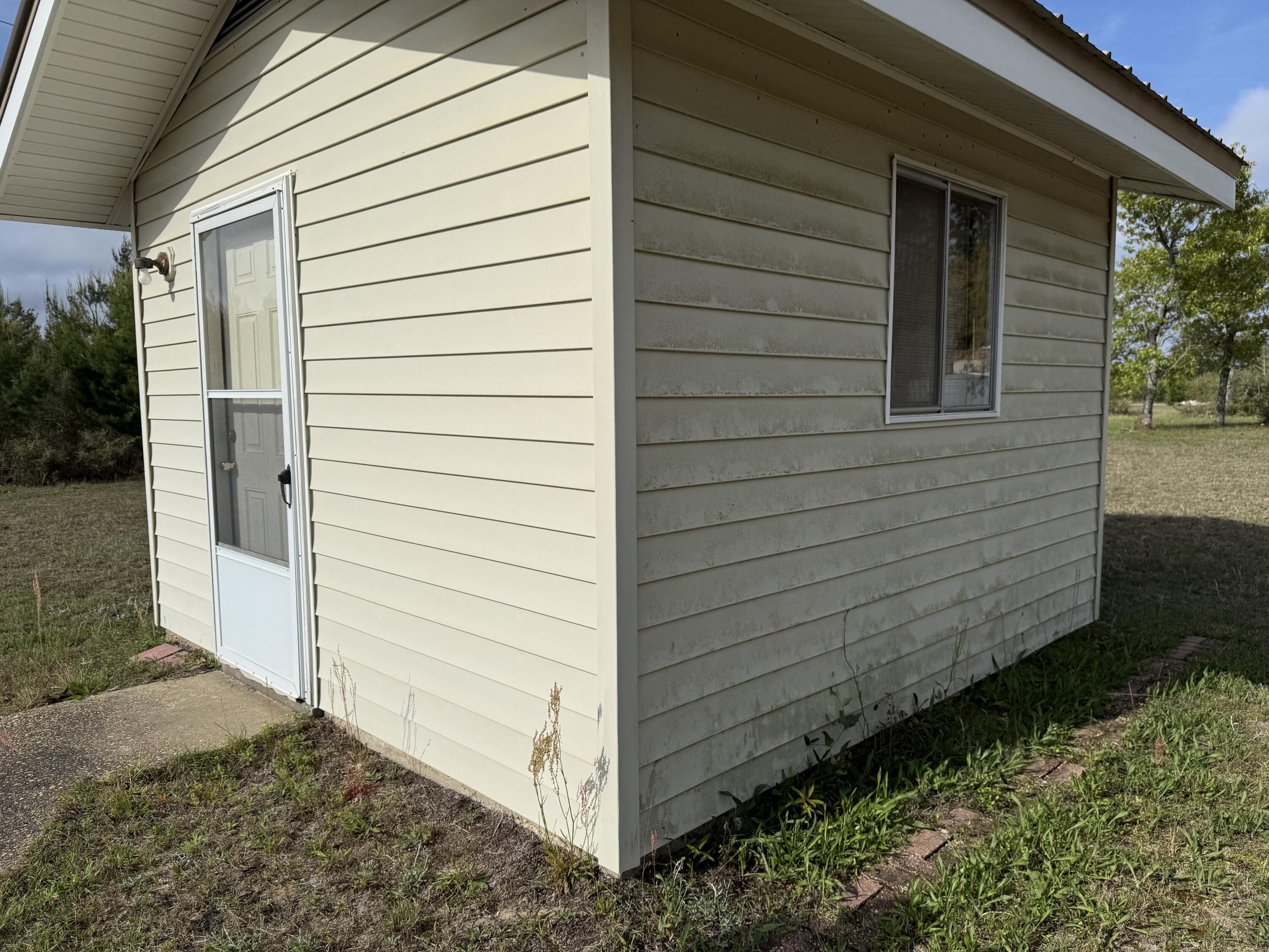 82 E Daisy Lane, DeFuniak Springs