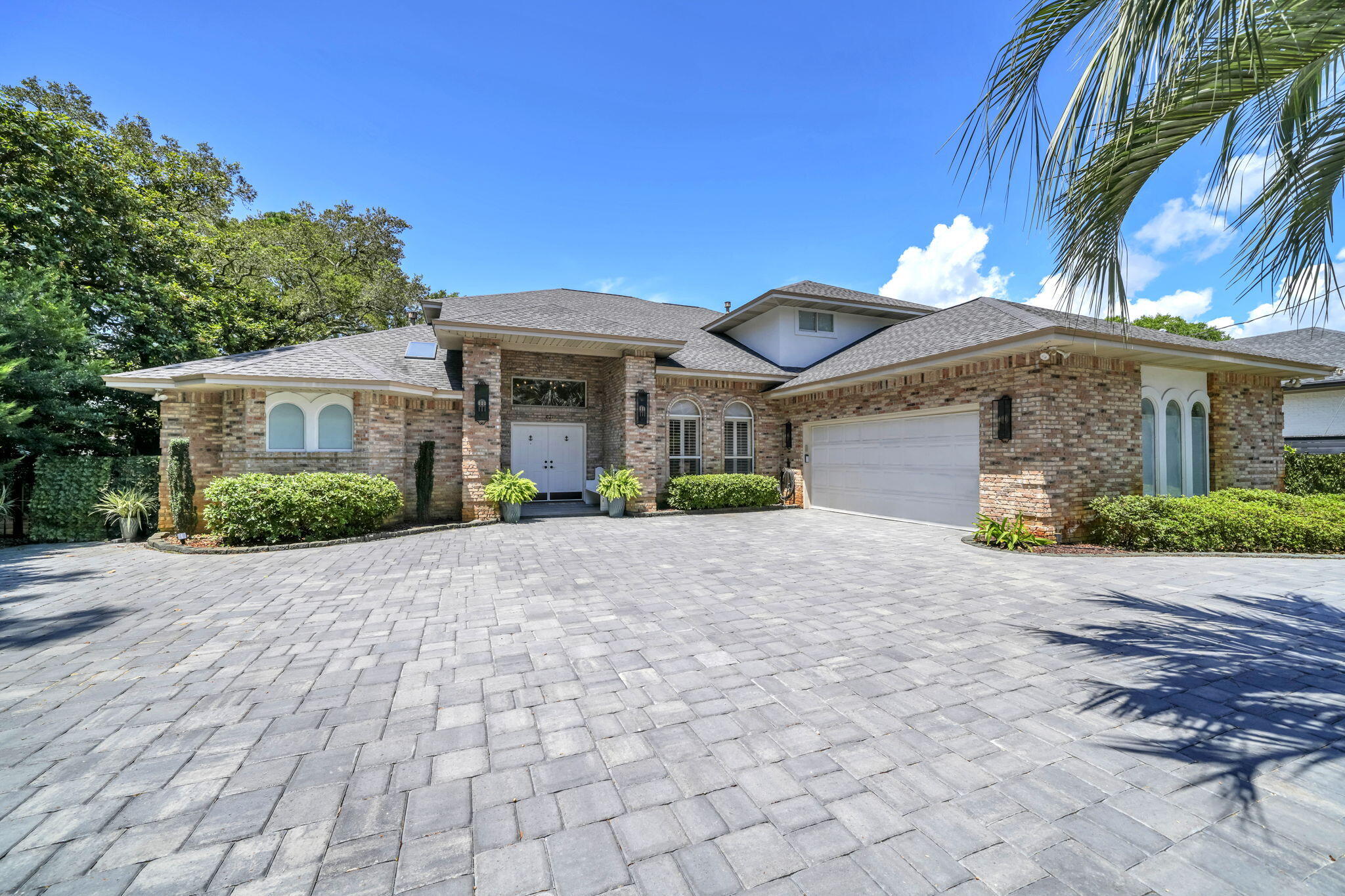 821 Cross Street