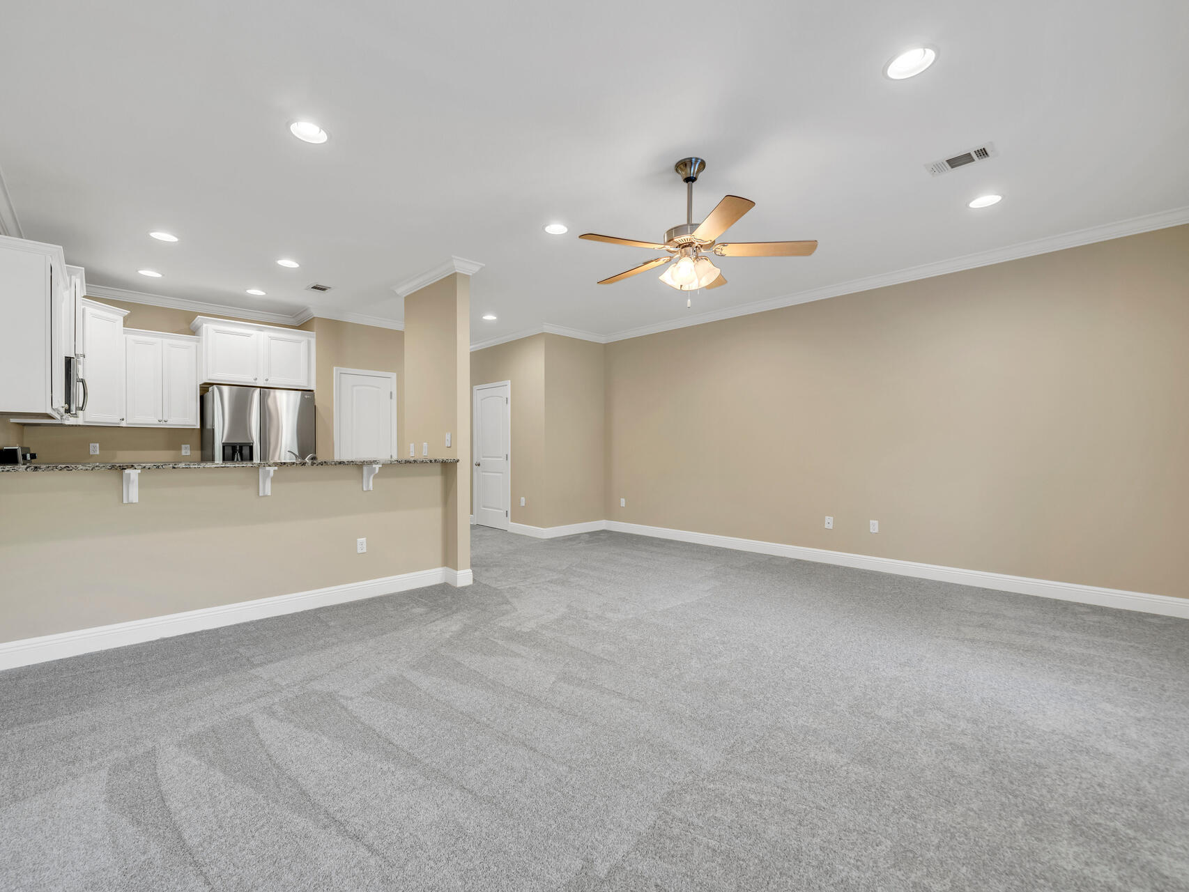 19 E Shady Oaks Lane, UNIT B