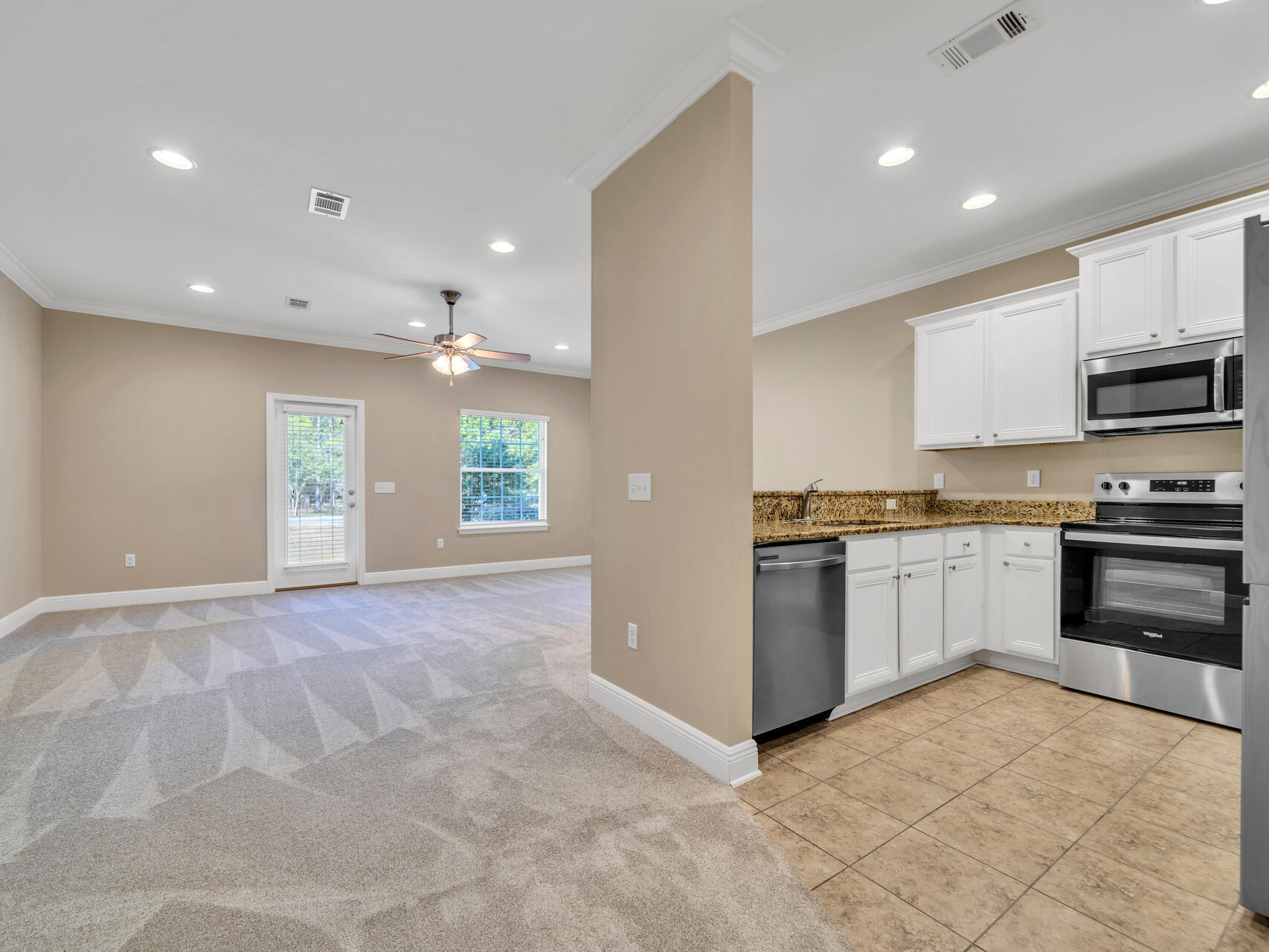 19 E Shady Oaks Lane, UNIT B
