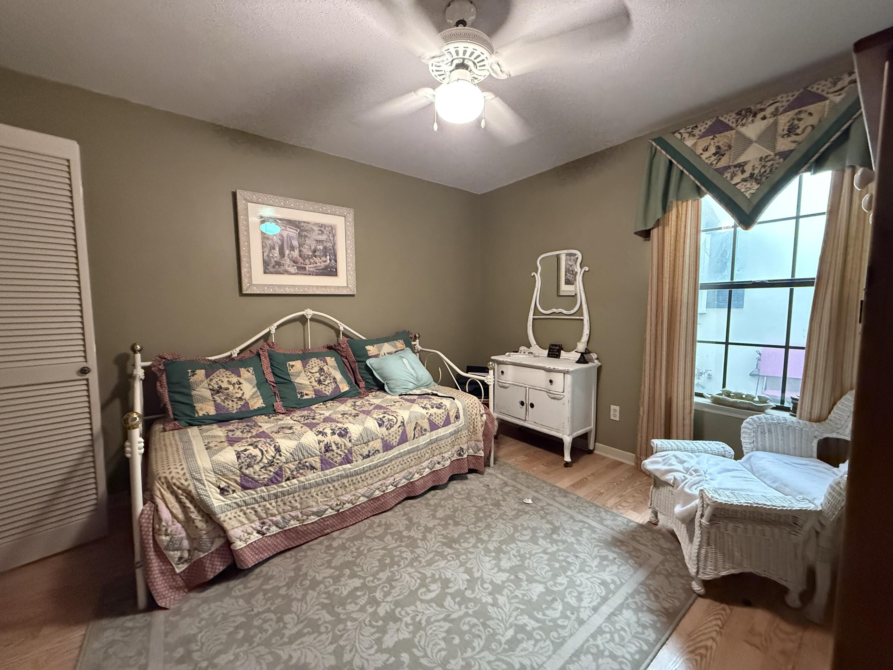 43 12th Avenue, Shalimar