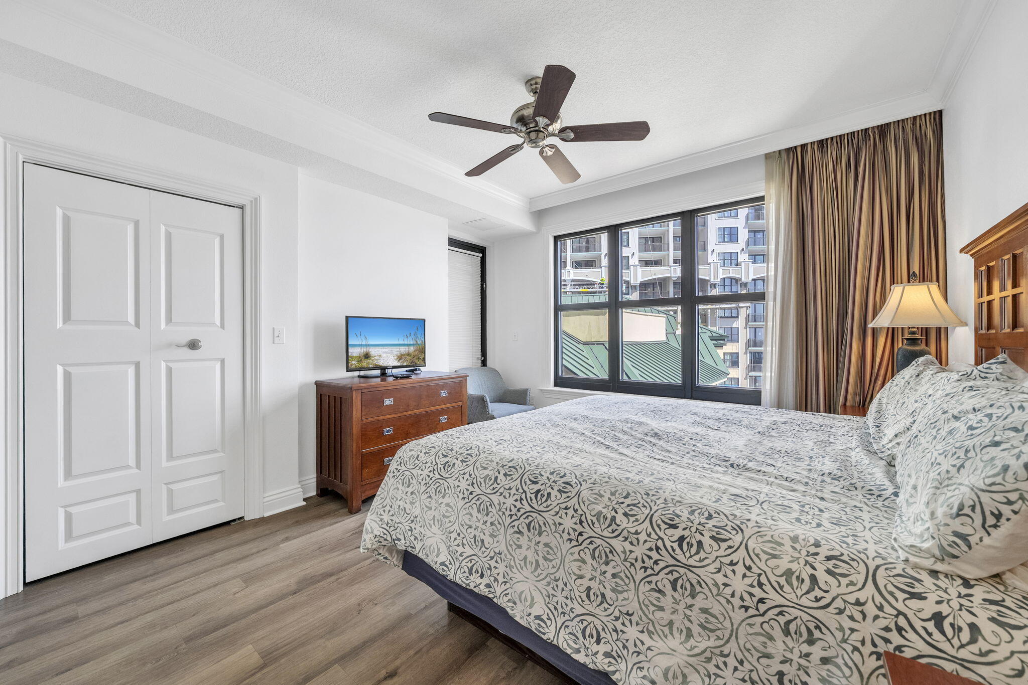 10 Harbor Boulevard W522