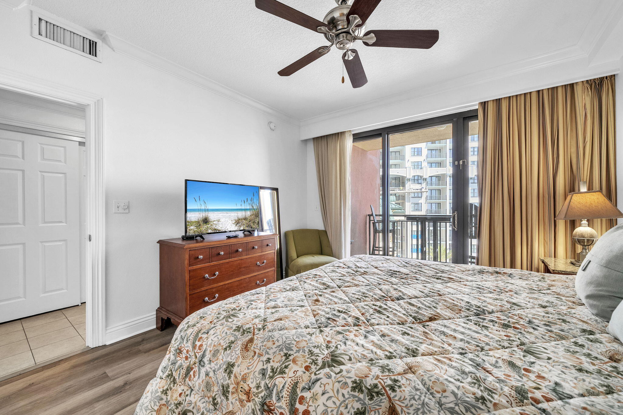 10 Harbor Boulevard W522