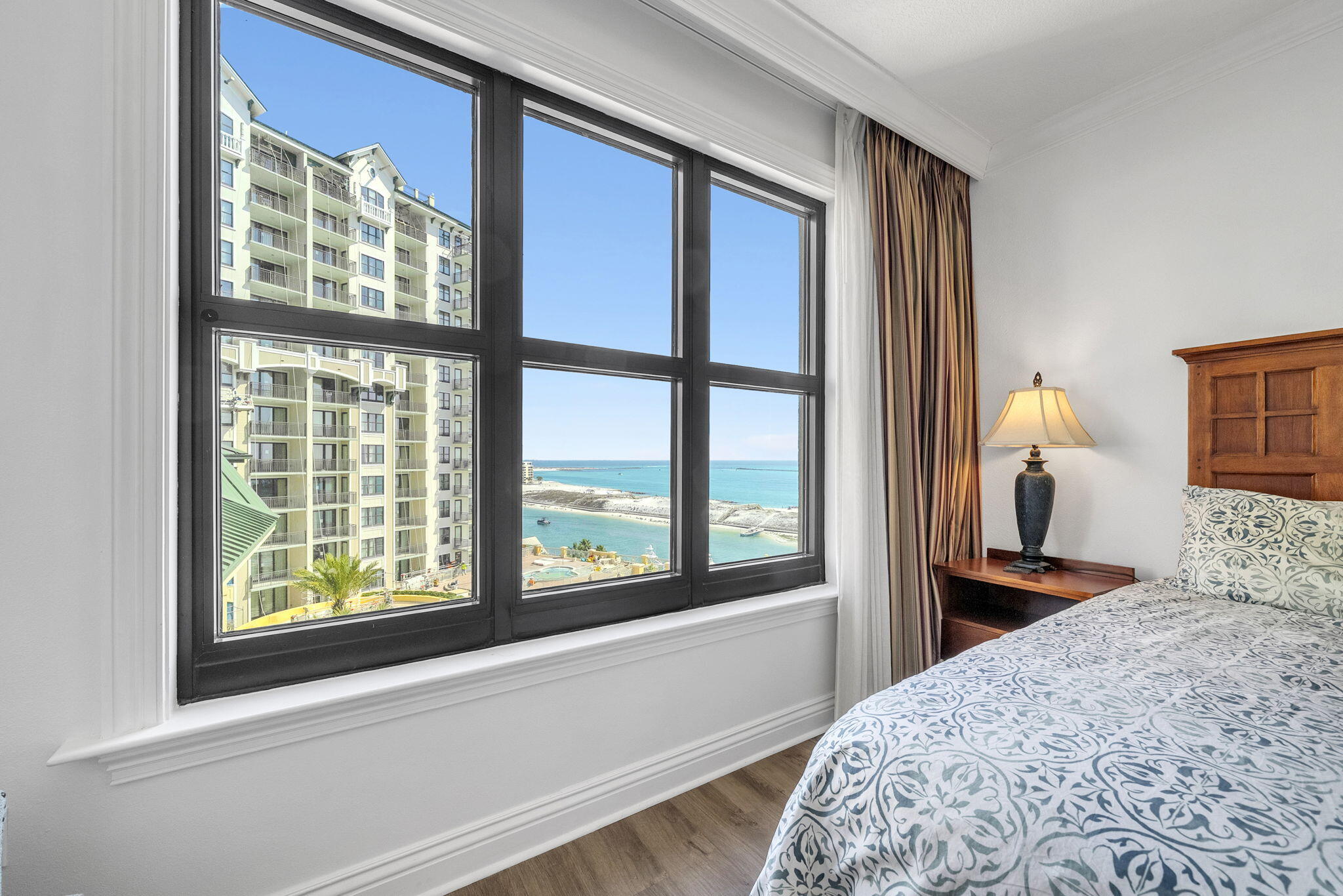 10 Harbor Boulevard W522