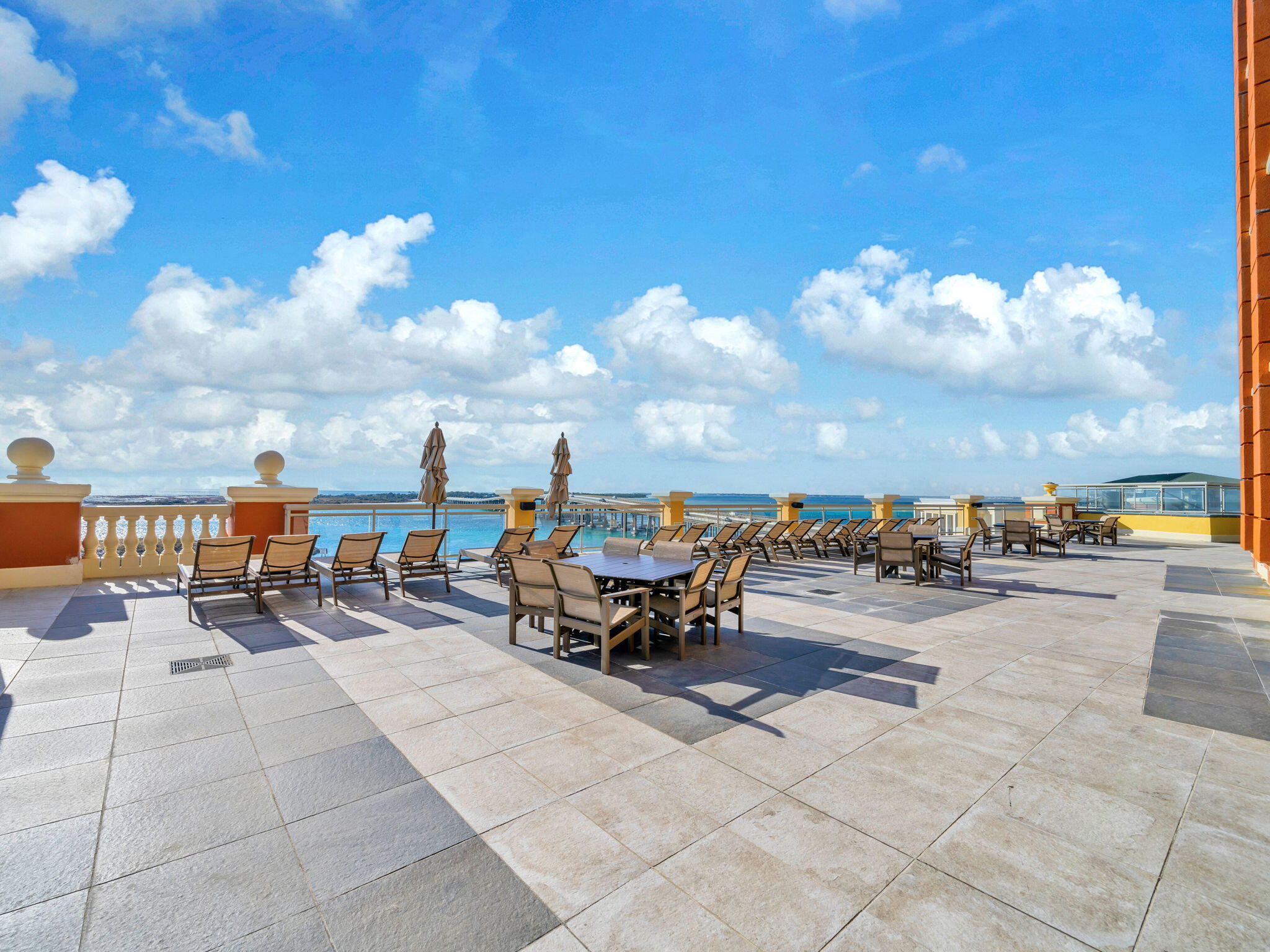 10 Harbor Boulevard W522