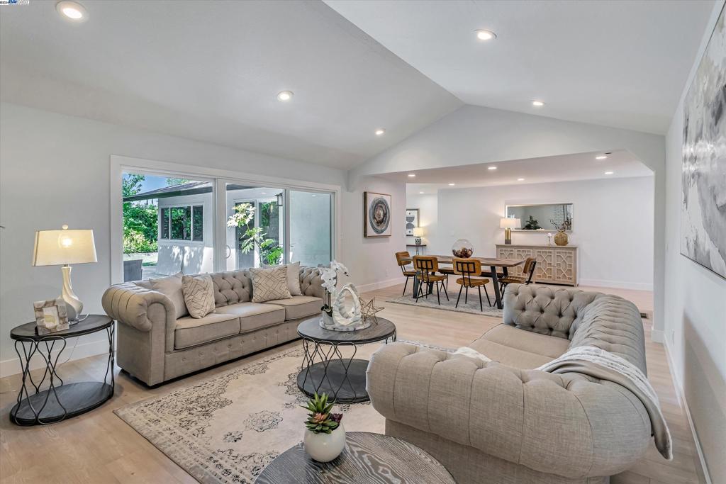 1538 De Soto Way
