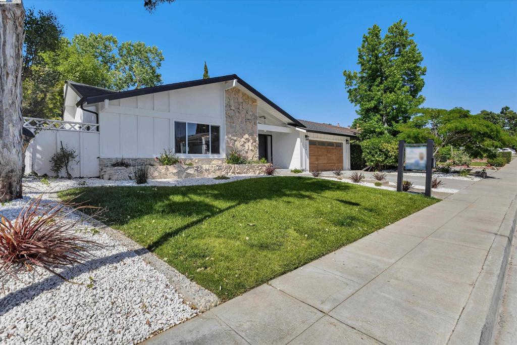 1538 De Soto Way