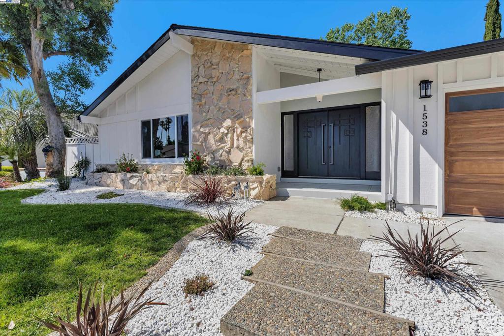 1538 De Soto Way