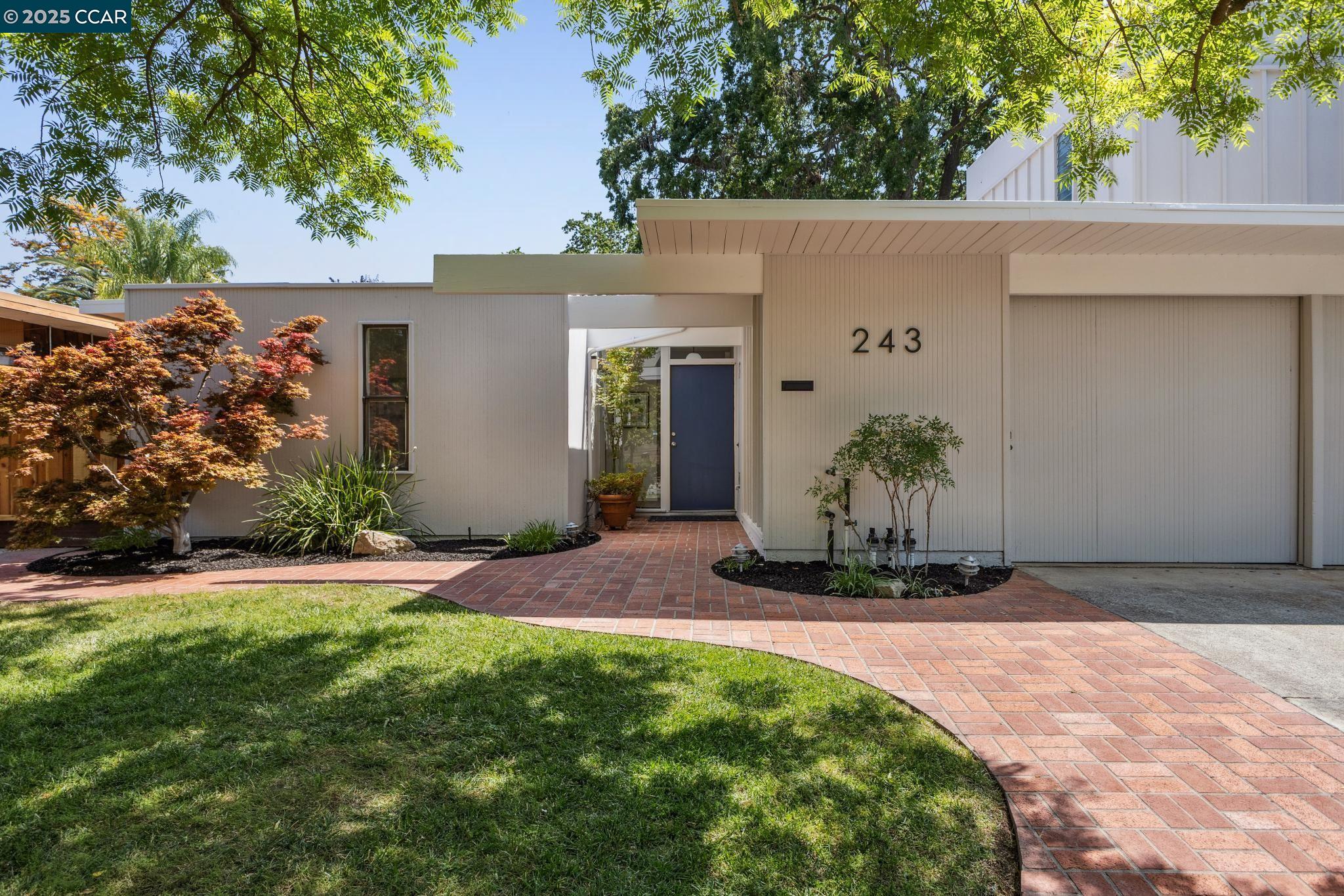 243 Santa Fe Dr