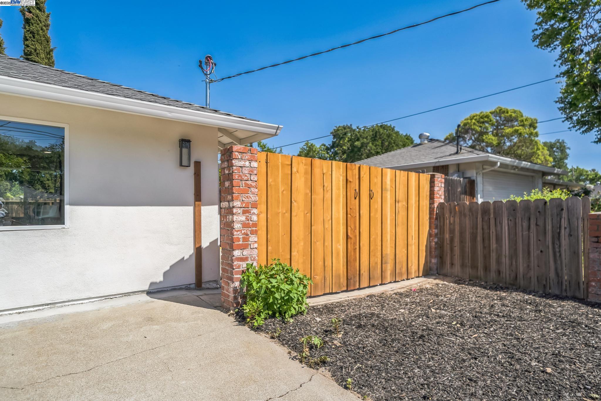 1601 Ruth Dr