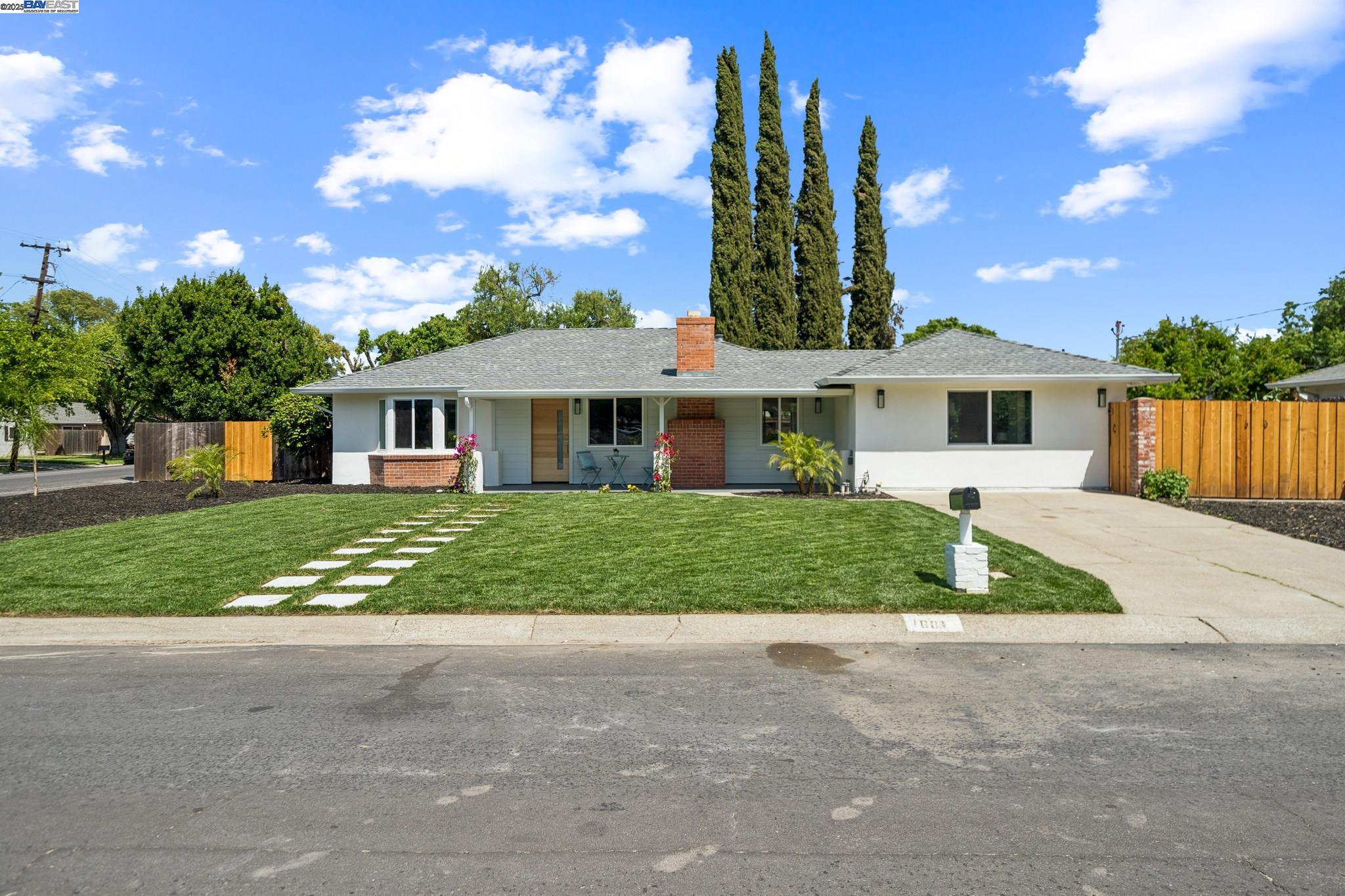 1601 Ruth Dr