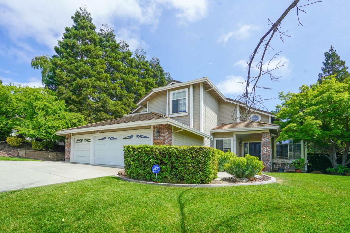 3287 Edinburgh Drive