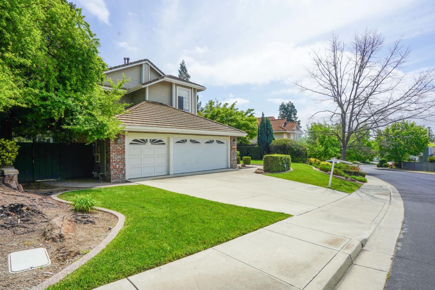 3287 Edinburgh Drive
