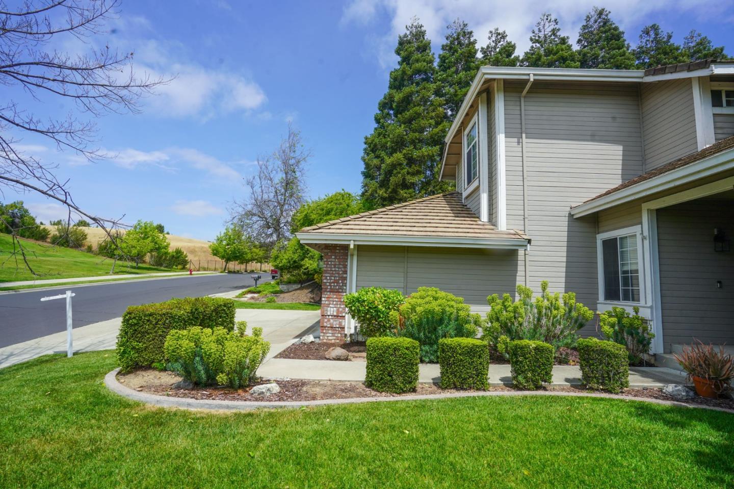 3287 Edinburgh Drive