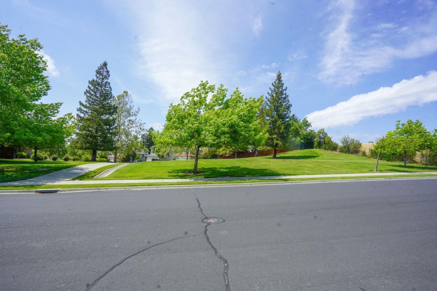 3287 Edinburgh Drive
