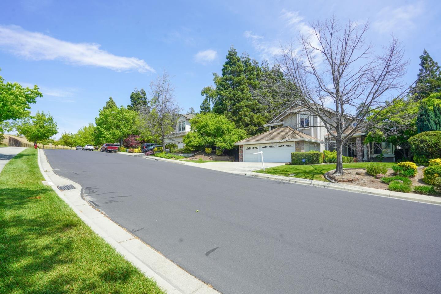 3287 Edinburgh Drive