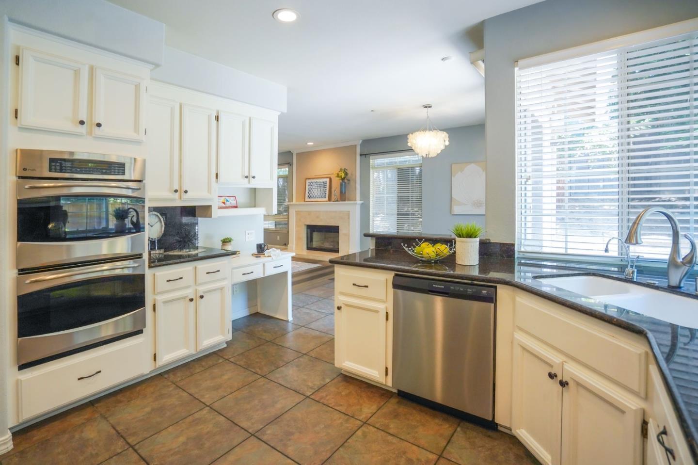 3287 Edinburgh Drive