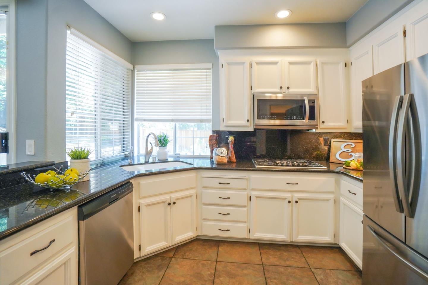 3287 Edinburgh Drive