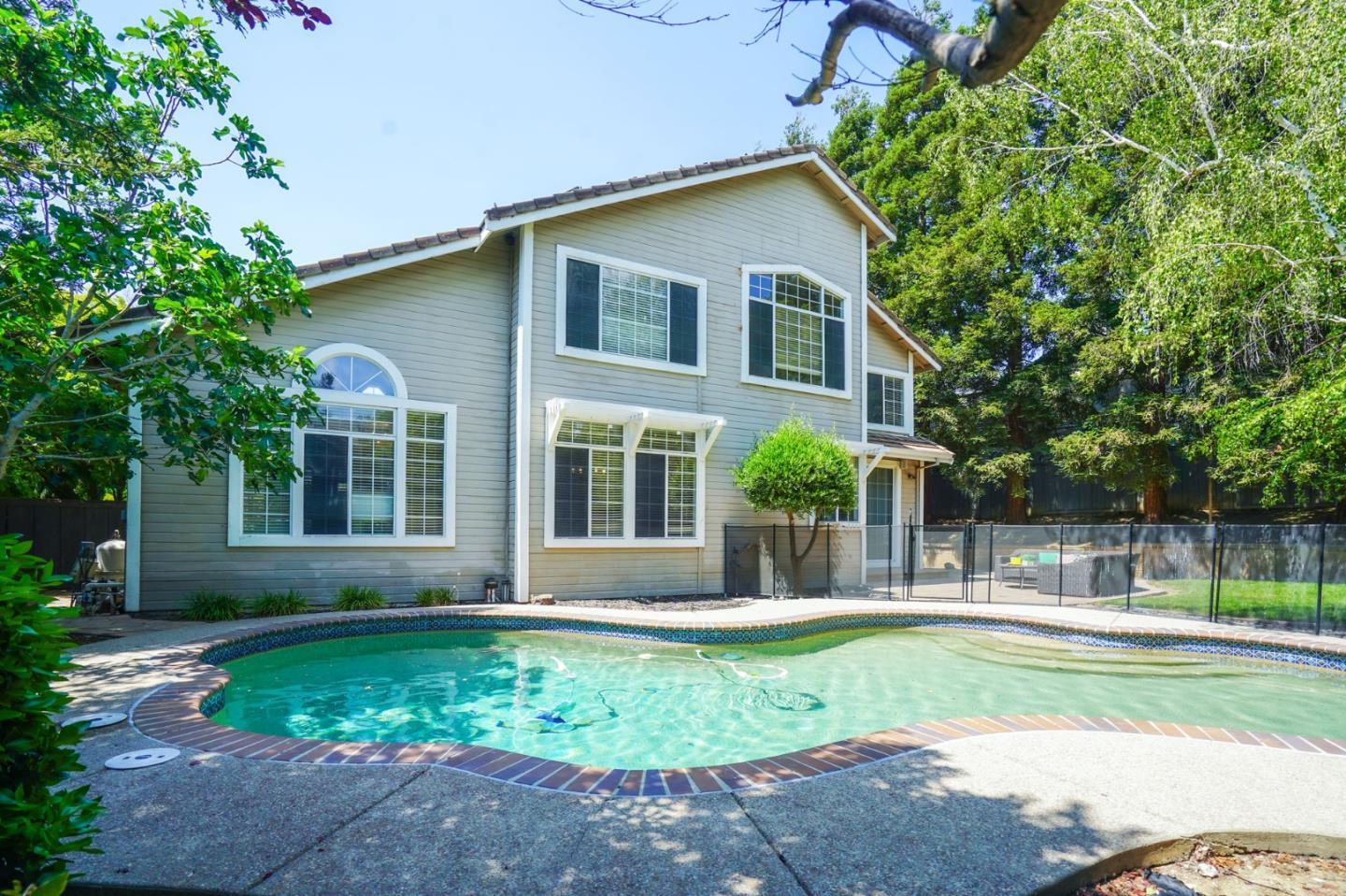 3287 Edinburgh Drive