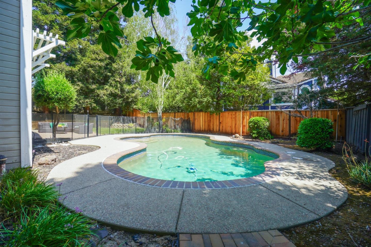 3287 Edinburgh Drive