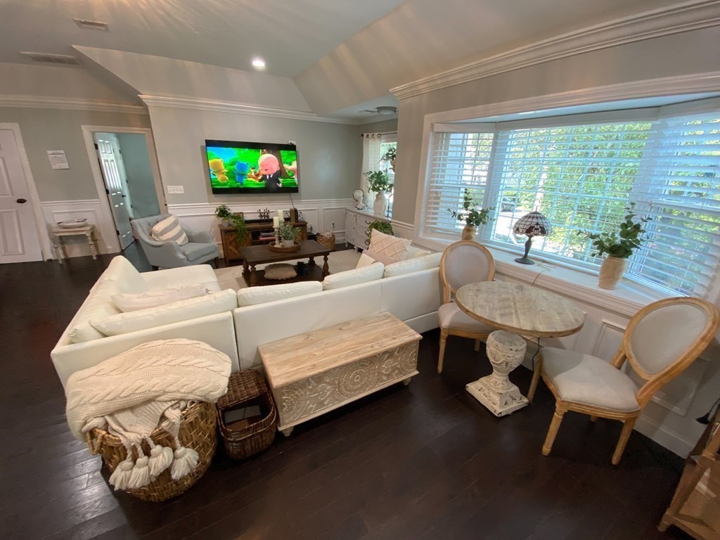 34 Drinkwater Ave # 2