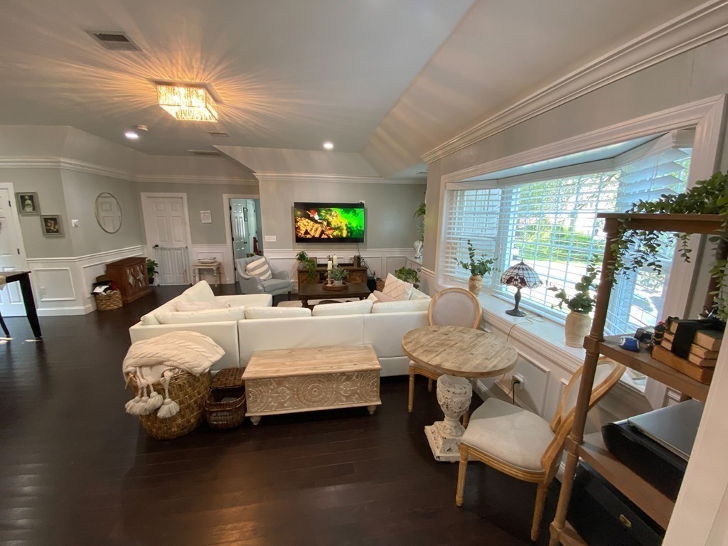 34 Drinkwater Ave # 2