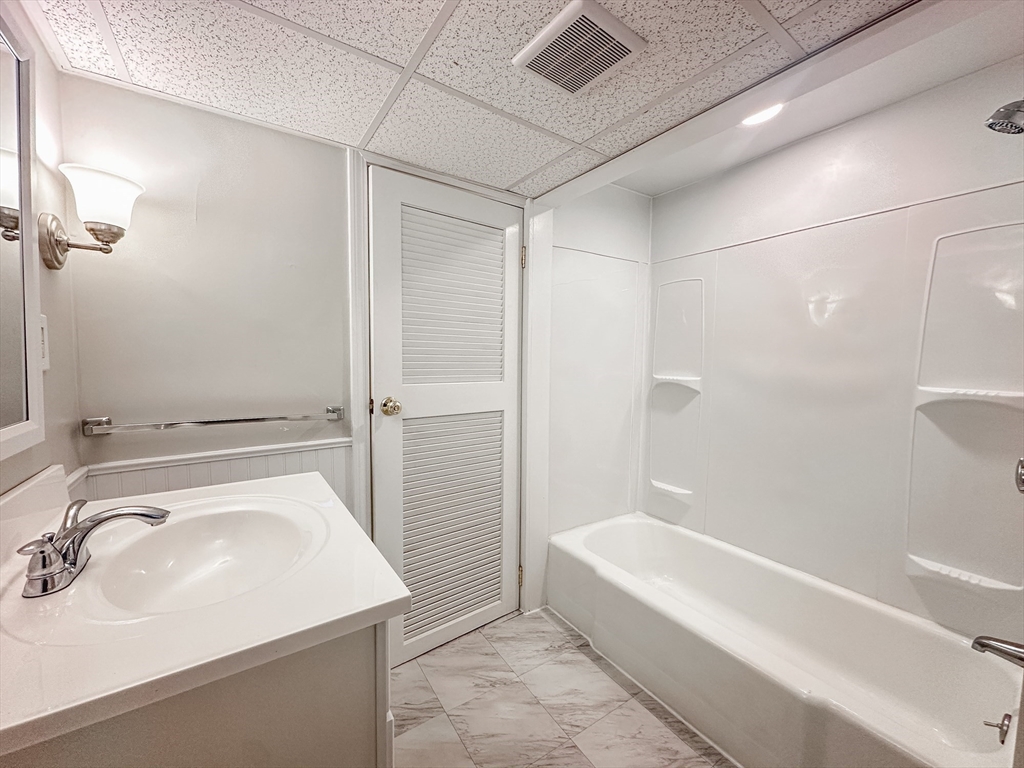 42 Wellesley Park # B
