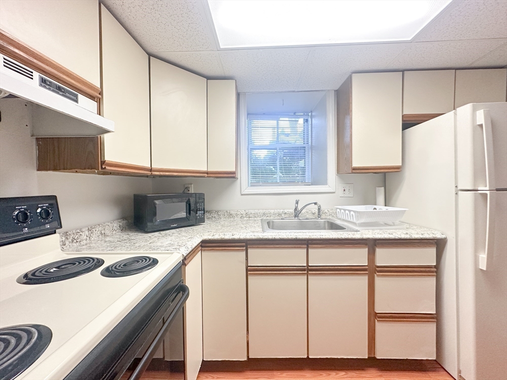 42 Wellesley Park # B