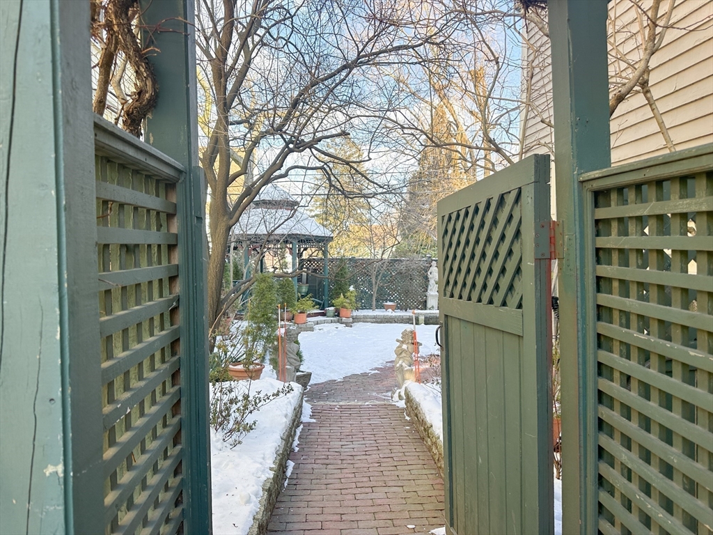 42 Wellesley Park # B